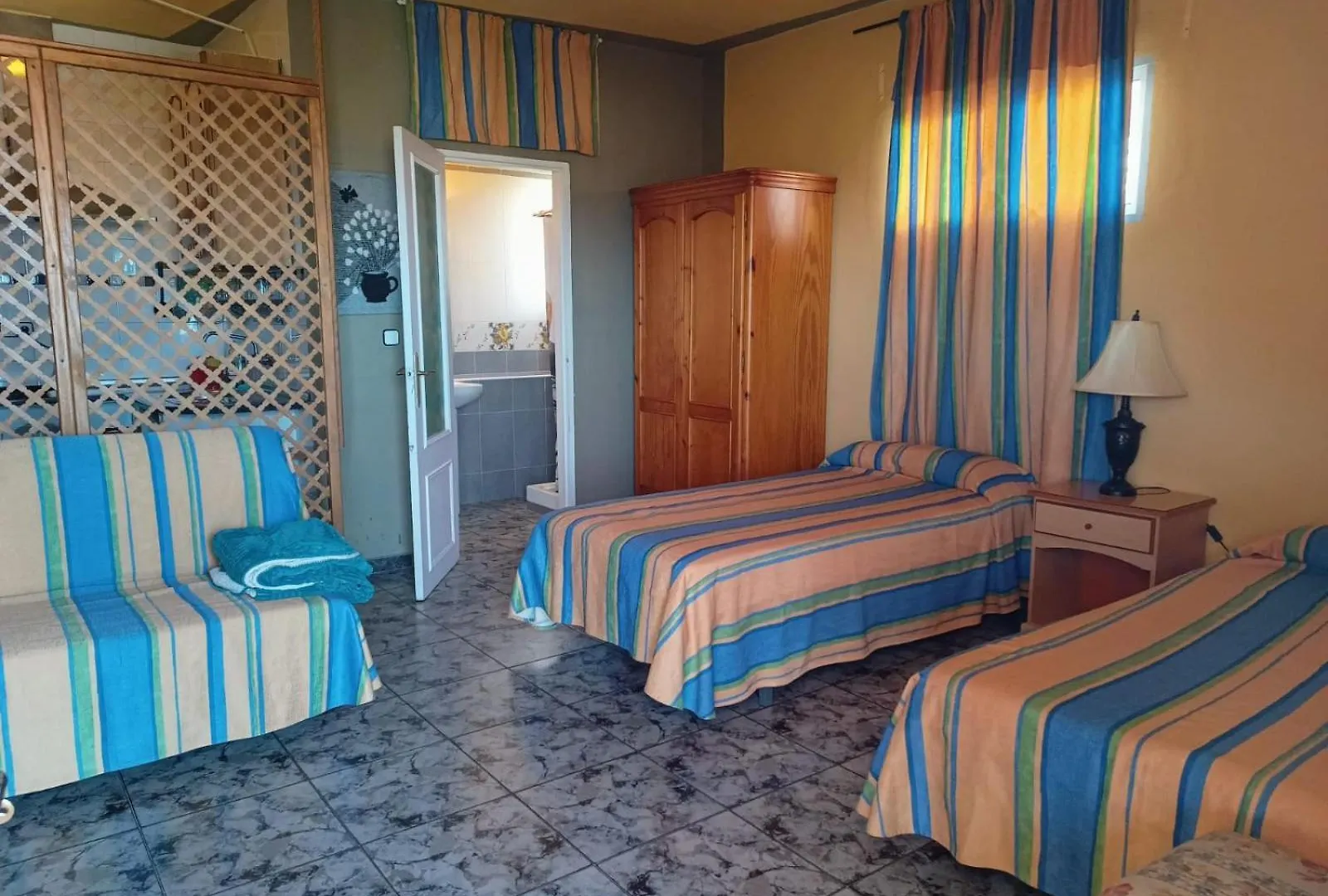 Casa Proyecto Pepe Bravo - Arte De Manos Y Corazon Bed & Breakfast Alozaina 0*,  Spain